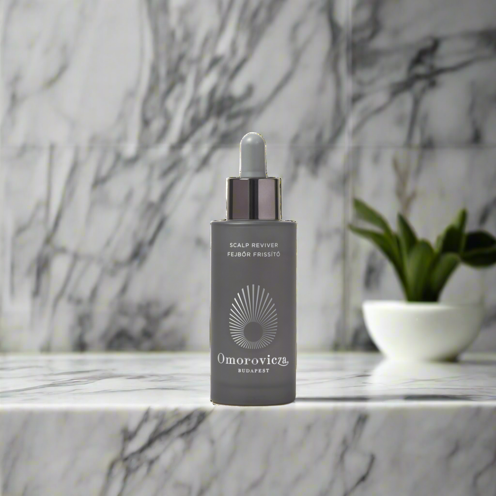 Omorovicza Scalp Reviver - Absorbs excess oil at the roots & exfoliates to remove product build-up and unblock hair follicles