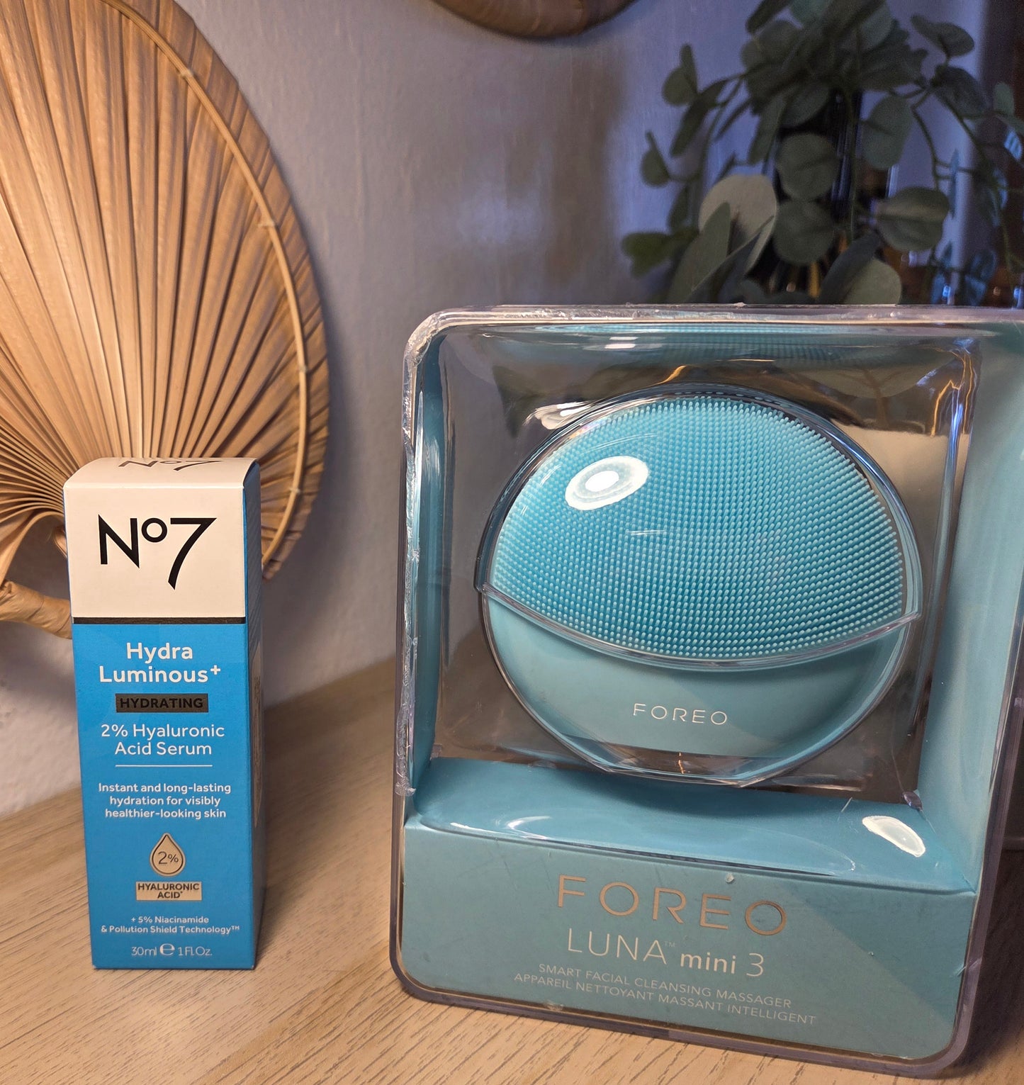 Foreo Mini Luna 3 y No7 Hydraluminous Serum - Set de 2 piezas para el cuidado de la piel antiedad - Microcirculación para nutrir las células de la piel