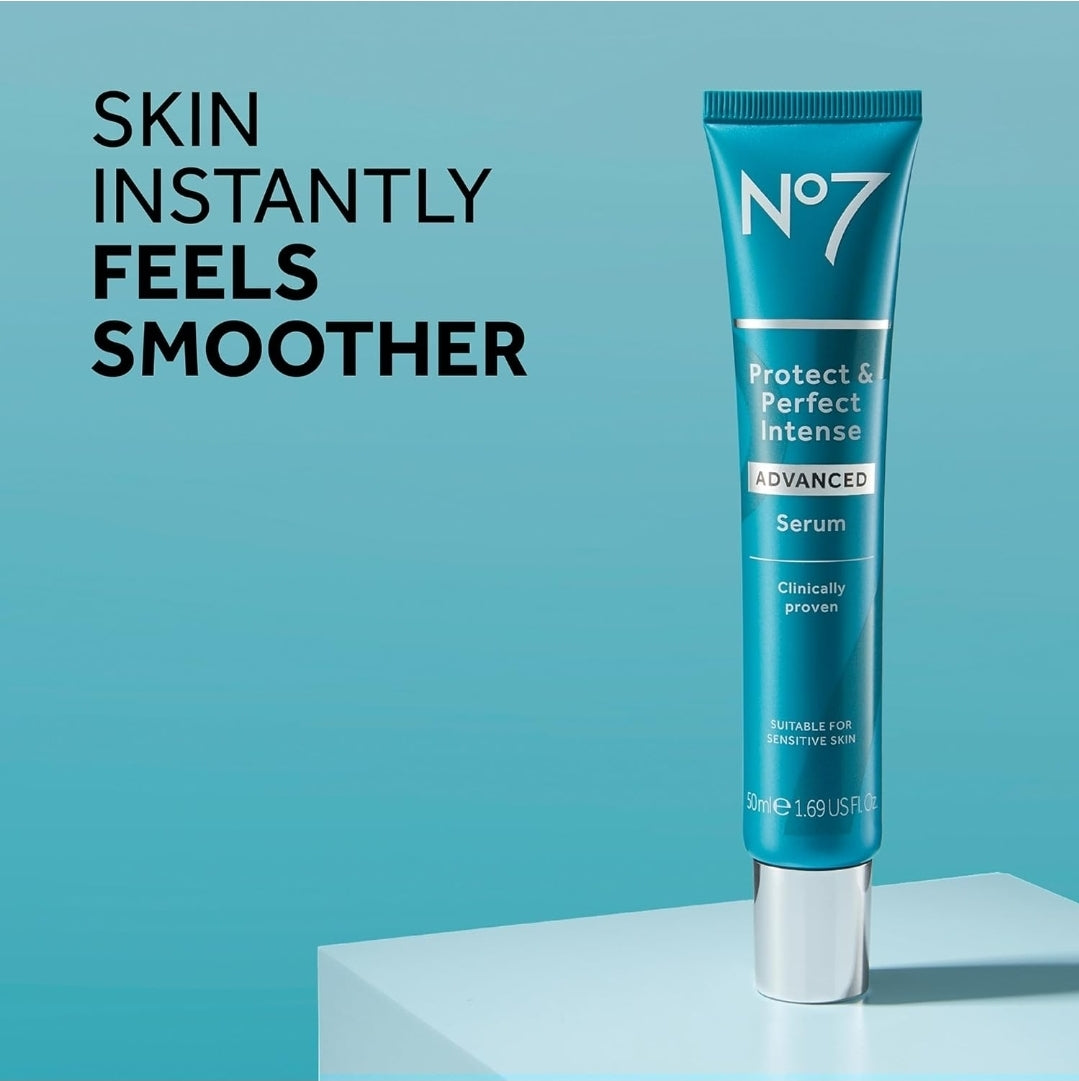 No7 Protect & Perfect Intense Advanced Serum: suero facial antiedad que suaviza y reafirma visiblemente las líneas finas y arrugas.