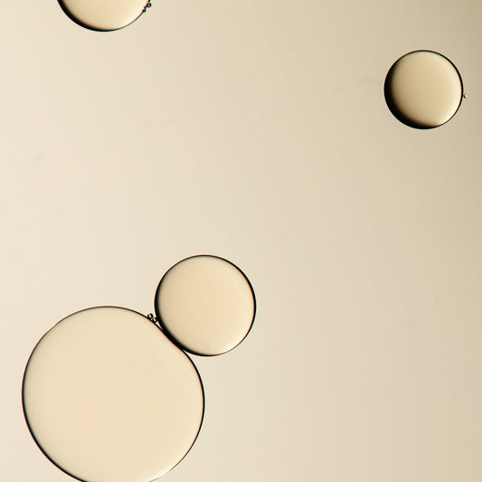 Omorovicza Budapest Bath Oil - A silky bath oil with aromatherapeutic essential oils to calm, balance and soothe