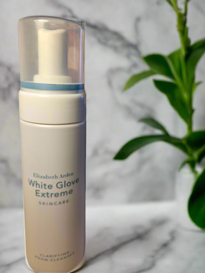 Elizabeth Arden Extreme Clarifying Foam Cleanser: aclara la tez y purifica la piel.