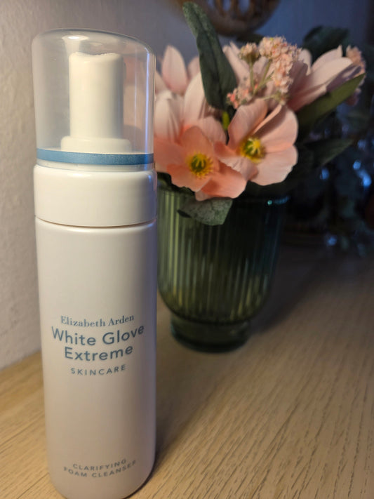 Elizabeth Arden Extreme Clarifying Foam Cleanser: aclara la tez y purifica la piel.