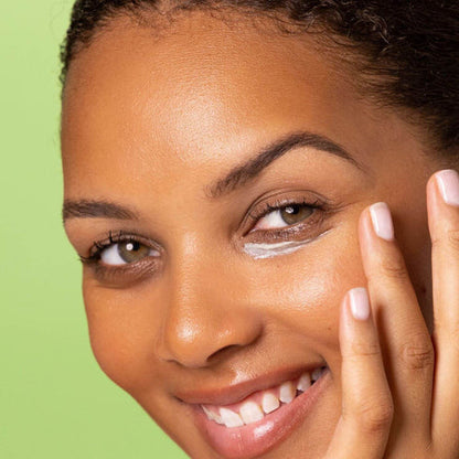 Crema iluminadora para ojos con niacinamida y cafeína Kopari