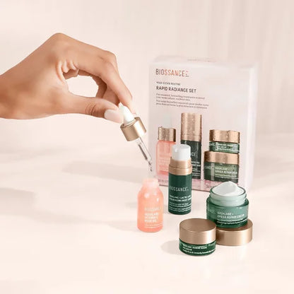 Biossance Rapid Radiance Set: un kit de inicio o de viaje de cuatro piezas diseñado para iluminar, hidratar y renovar la piel.
