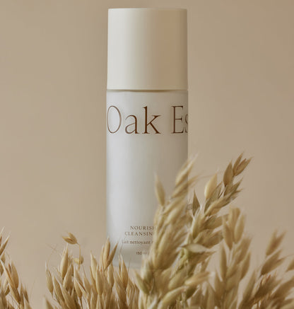 Leche limpiadora nutritiva Oak Essentials: aminoácidos de avena, ácido L-glutámico, salvado de arroz y extracto de romero para un acabado fresco e hidratado.