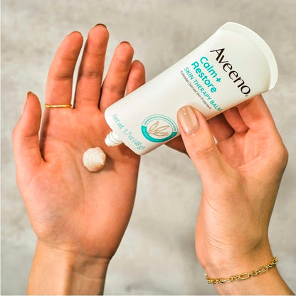 Bálsamo terapéutico Aveeno Calm + Restore: protector calmante e hidratante para piel sensible, con avena coloidal y ceramidas para combatir la sequedad de la piel. Sin fragancia ni esteroides.