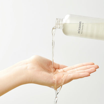 Mixsoon Bean Cleansing Oil - Removes makeup, sunscreen, and impurities without leaving behind any greasy residue