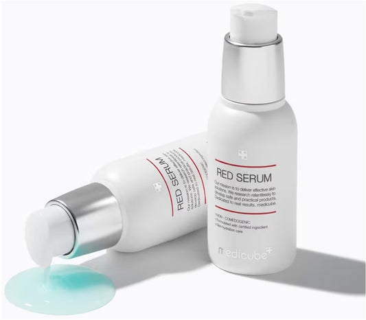 medicube Red Serum 2.0: fórmula poco irritante para pieles propensas a brotes, calmante y aliviadora, formulada con BHA, niacinamida y adenosina, no comedogénica.