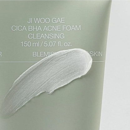 Celimax Ji Woo Gae Cica BHA Acne Foam Cleansing - Formulated to target acne and soothe skin irritation without stripping the skin of its natural moisture